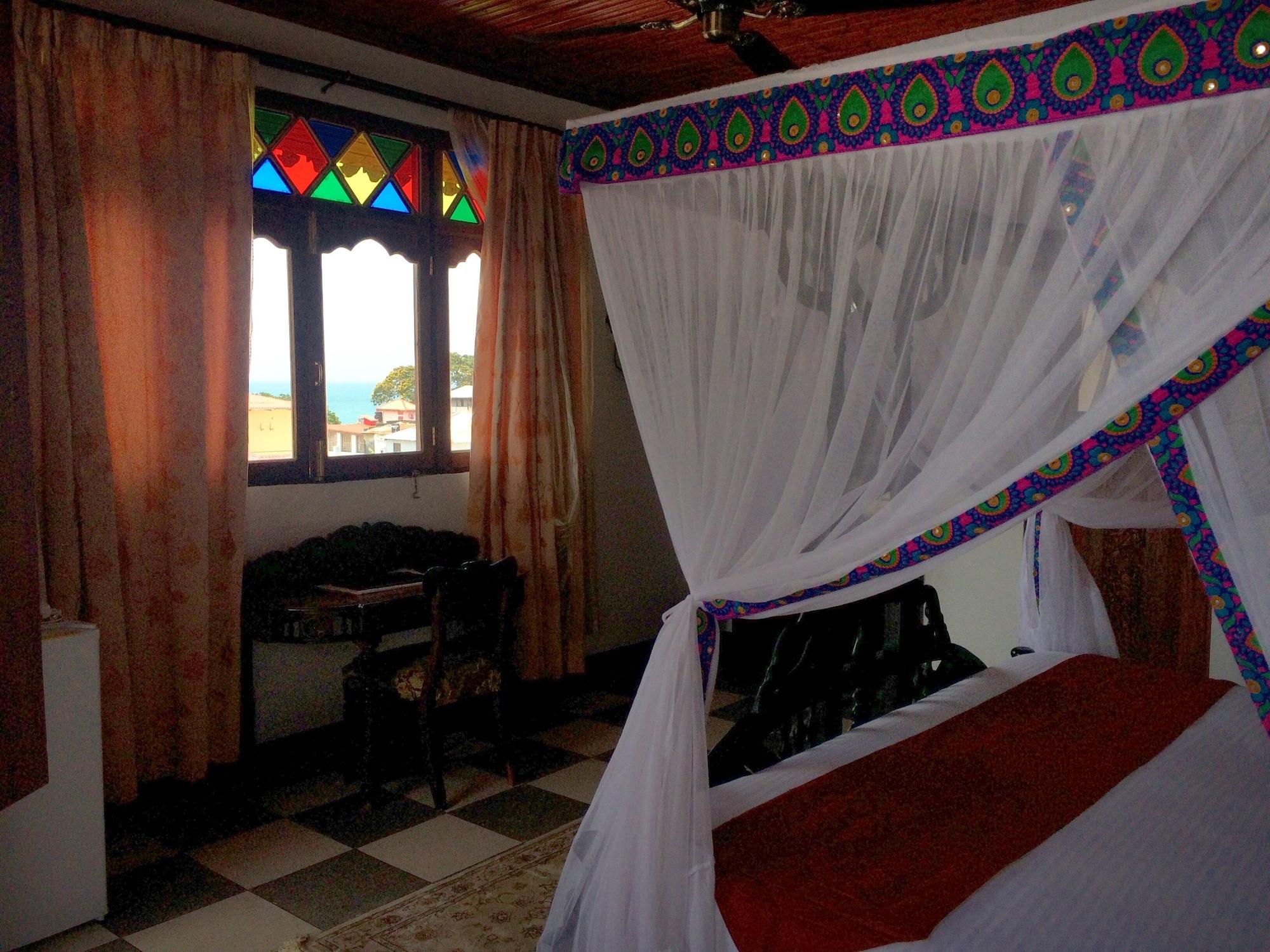Dhow Palace 4*