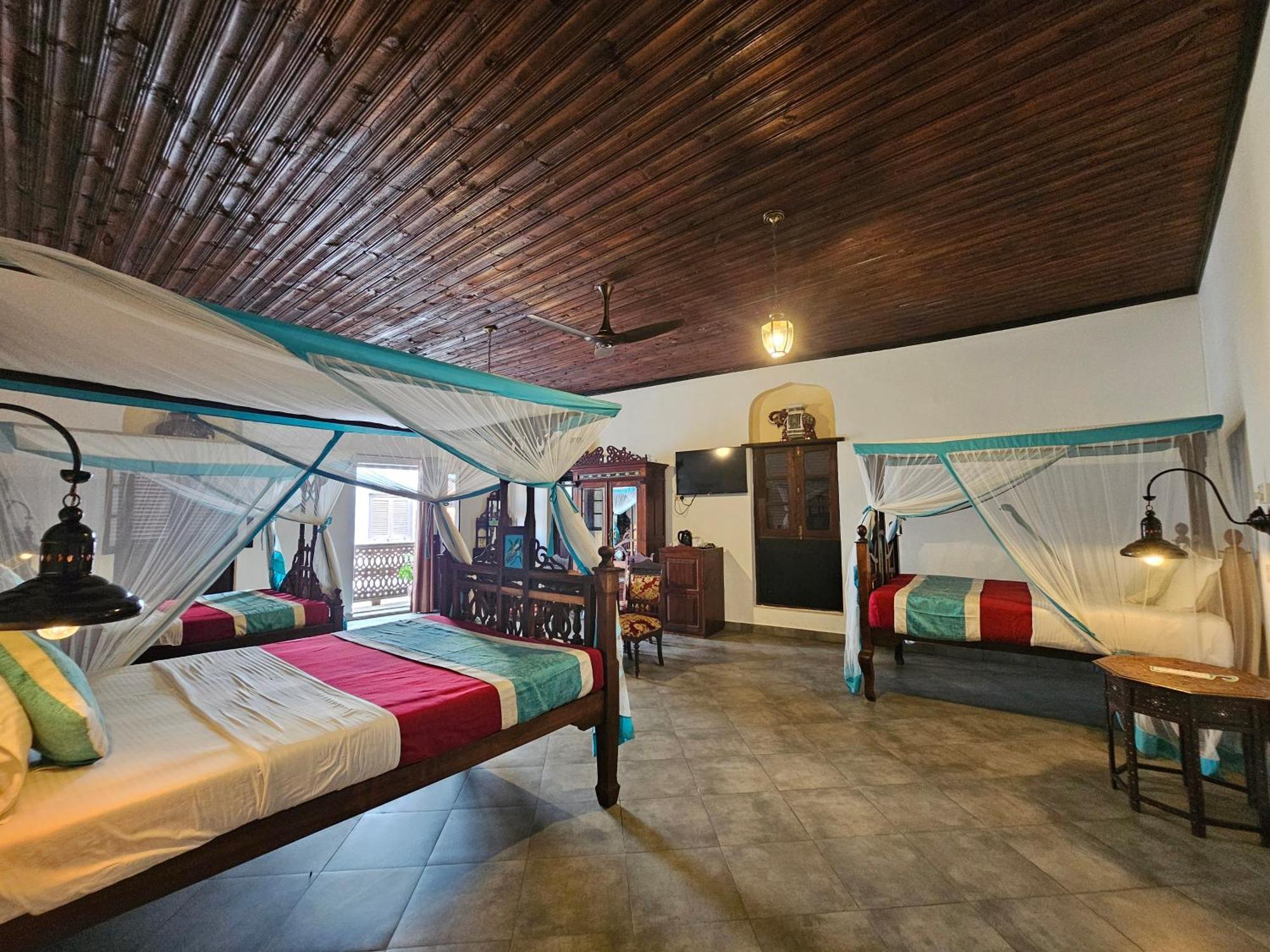 Dhow Palace