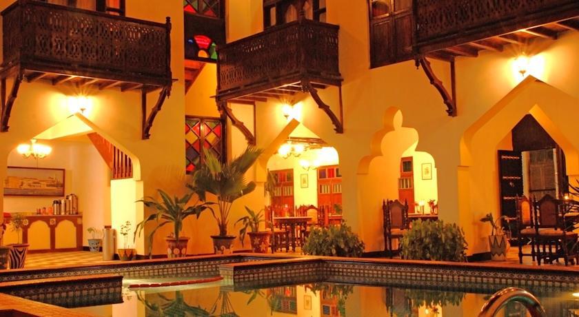 Hotel Dhow Palace 4*